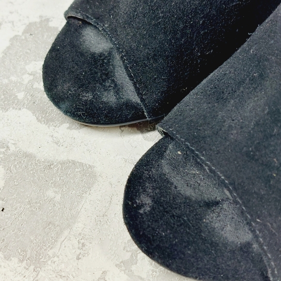 BCBGeneration Black Perforated Suede Block Heel Buckle Up Sandals K941 - Picture 15 of 16